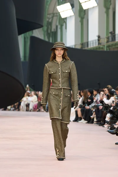 Look 24